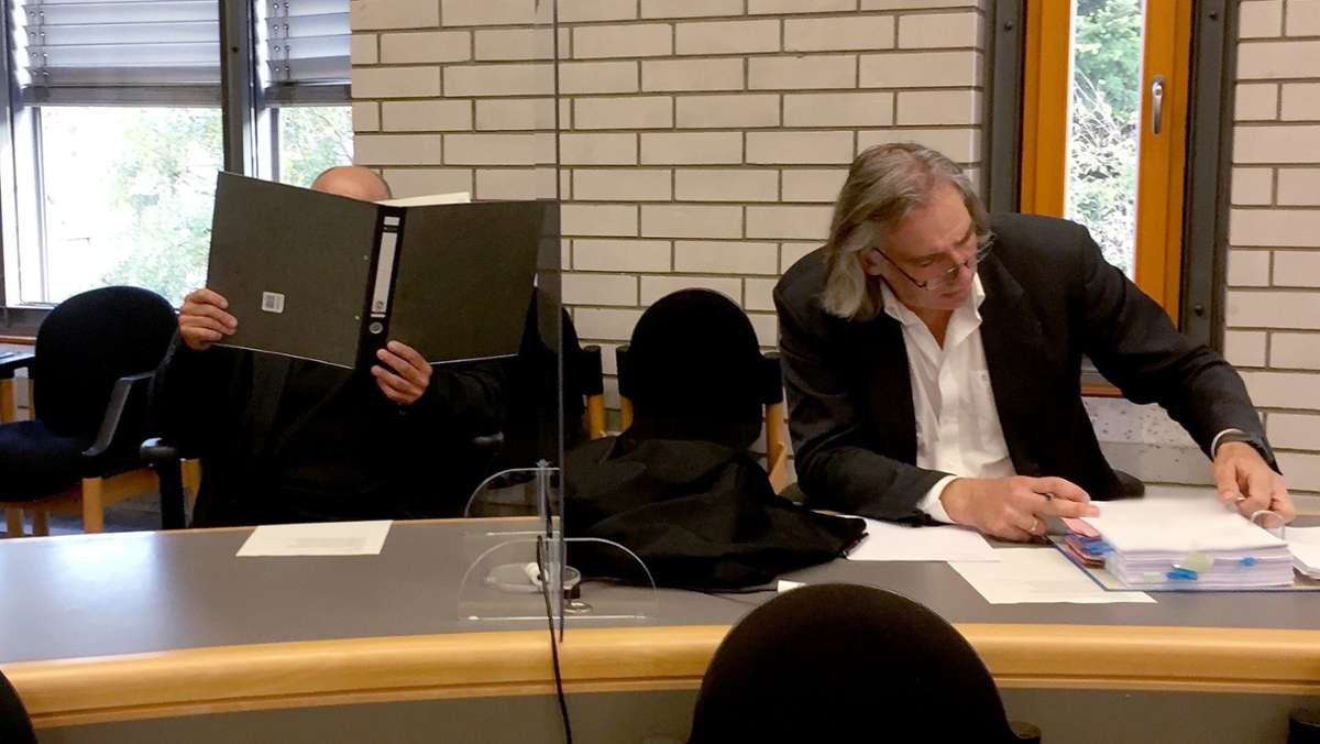  Vor etwa 30 Jahren hat ein Pfadfinder-Leiter in Baden-Baden Minderjährige zur Vergewaltigung eines kleinen Mädchens genötigt. Zu diesem Entschluss kommt das zuständige Landgericht – und verurteilt den heute 64-Jährigen. 