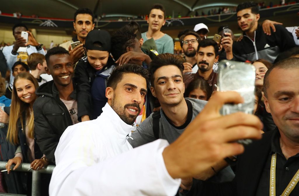 In unserer Bildergalerie gibt es weitere Fotos von Sami Khedira und den Fans.