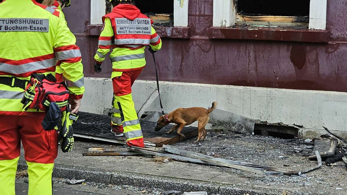 Essen: Leiche nach Explosion in Wohnhaus gefunden –  Frau in Klinik