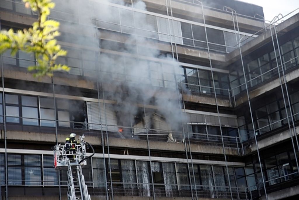 Brand eines Unigebäudes in Stuttgart-Vaihingen. Das Feuer konnte am Sonntagmittag gegen 12 Uhr gelöscht werden.
