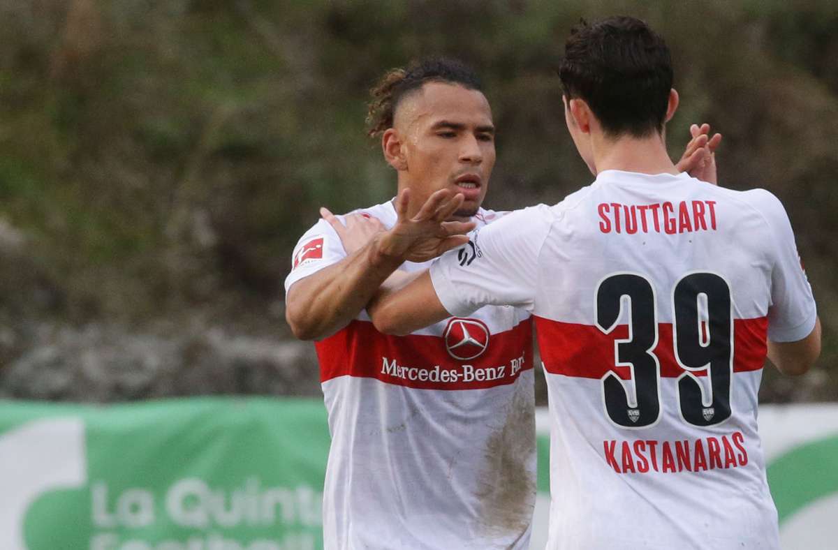 Juan Jose Perea und Thomas Kastanaras bejubeln den Treffer zum 3:0.