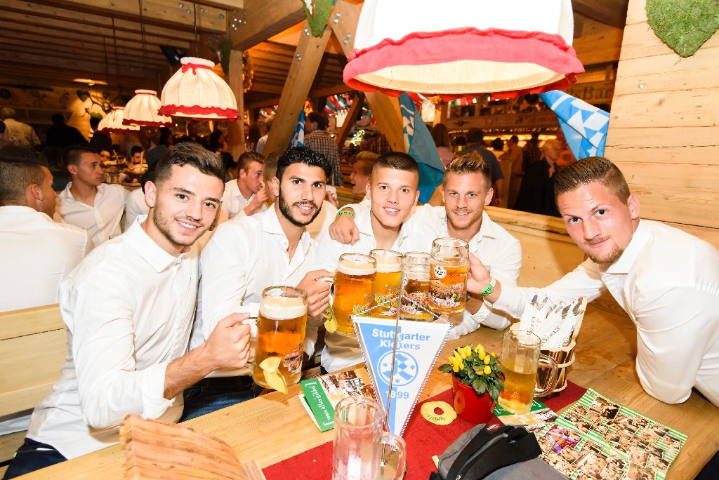 Am "Blauen Montag" feierten auch die Stuttgarter Kickers.