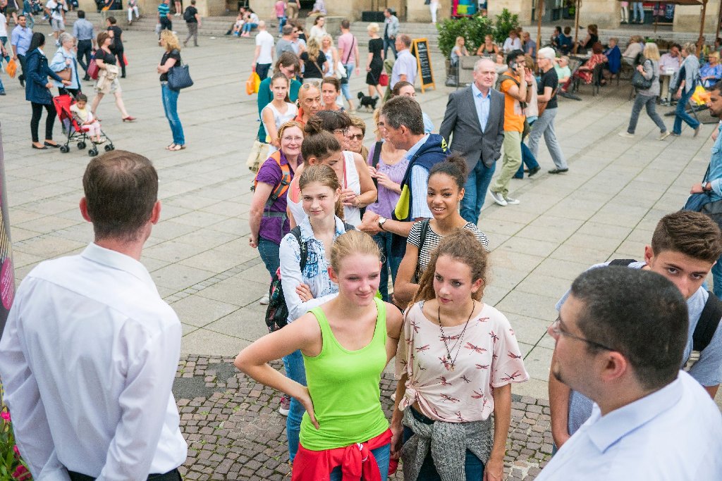 Eric Gauthier und seine Tänzer begeistern in Stuttgart auf dem Schlossplatz.