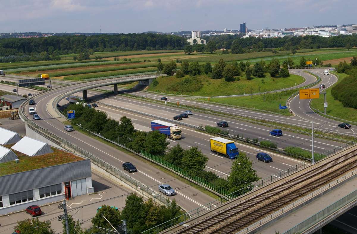 Der Knotenpunkt wird ausgebaut, damit der Verkehr zum Synergiepark und zurück zur Autobahn besser fließen kann. Foto: Alexandra Kratz