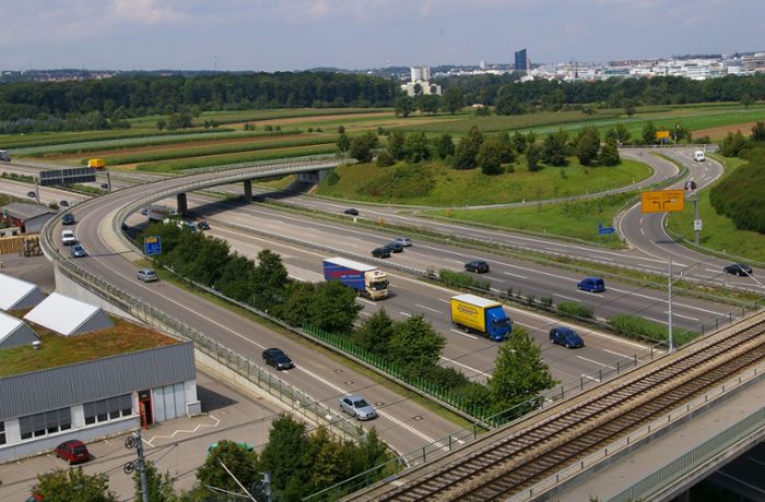 Anschlussstelle der A8 bei  Möhringen: Bauarbeiten an der Nord-Süd-Straße dauern länger