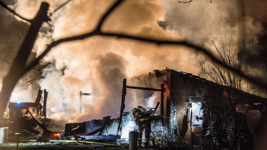  Eine Gartenhütte hat in Schwaikheim am frühen Sonntagmorgen gebrannt. Die Brandursache ist noch unklar – der Schaden ist groß. 