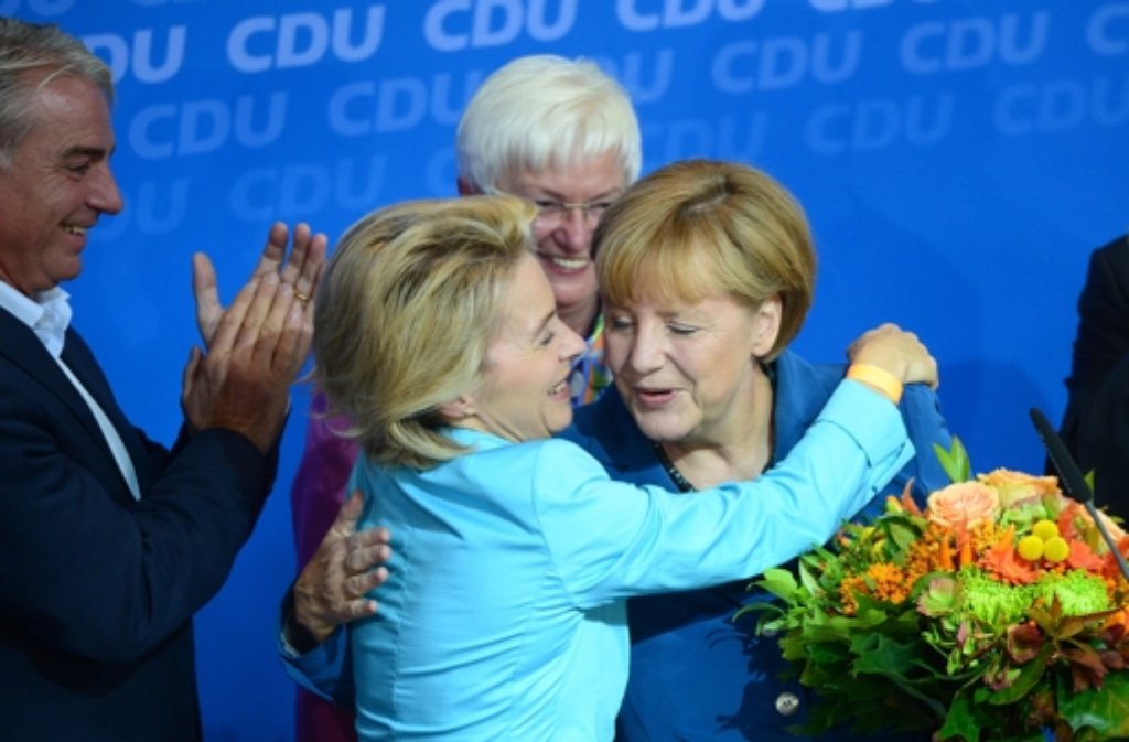 Angela Merkel triumphiert: Sogar die absolute Mehrheit scheint greifbar.