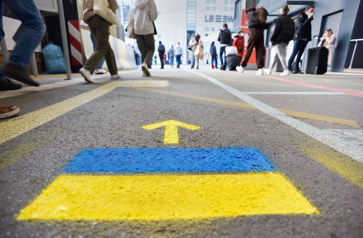 Die Farben der Ukraine zur besseren Orientierung im Hauptbahnhof Foto: Lichtgut/Max Kovalenko