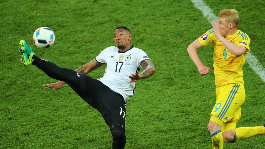  Der Auftakt bei der Fußball-EM ist Deutschland geglückt. Mit 2:0 gewann das Team von Jogi Löw gegen die Ukraine. Der Bundestrainer glänzte später bei der Pressekonferenz. 