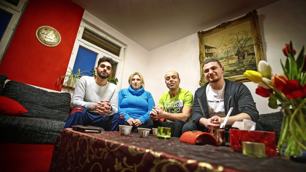  Die libanesische Familie Joubaili lebt seit 2013 in Deutschland und hat eine Wohnung, Arbeits- und Ausbildungsplätze gefunden. Nun droht den Eltern trotzdem die Abschiebung. Diese möchten Freunde und Bekannte mit einem Härtefallantrag beim Innenministerium verhindern. 