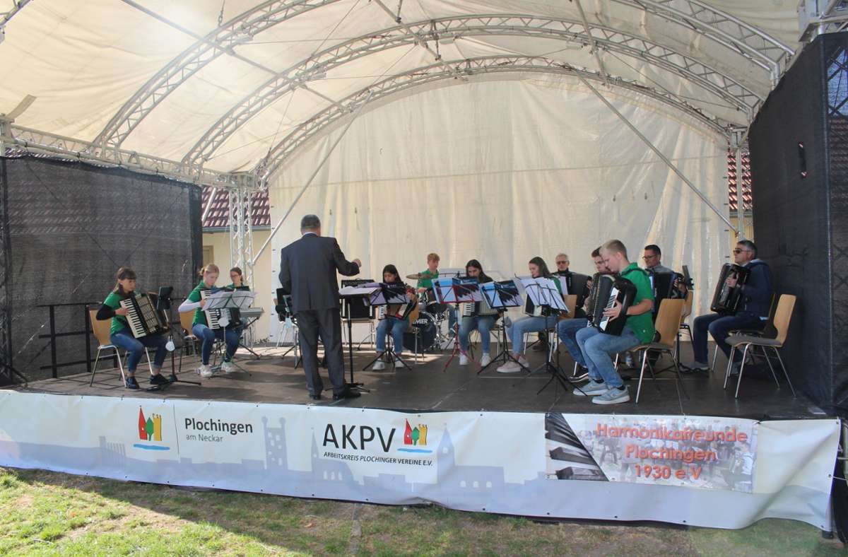 Auftritt der Harmonikajugend im Dettingerpark auf der Kulturbühne.