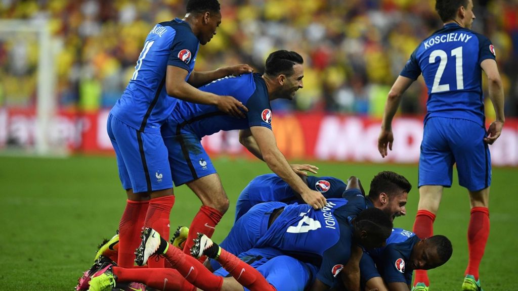  Frankreich ist mit einem Sieg in die Fußball-EM gestartet. In einer hart umkämpften Partie setzte sich der Gastgeber mit 2:1 gegen Rumänien durch. 