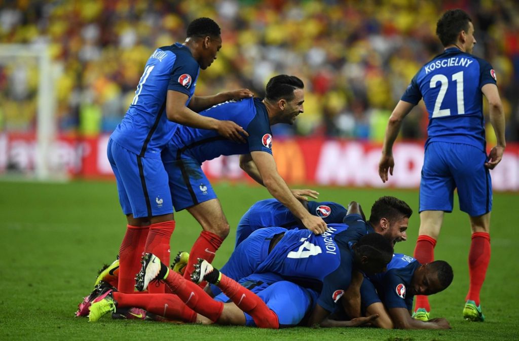 Die Franzosen haben das Auftaktspiel der Fußball-EM gegen Rumänien gewonnen.
