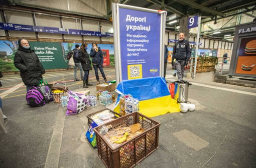 Anlaufpunkt für ukrainische Geflüchtete am  Stuttgarter Hauptbahnhof Foto: 7aktuell/Simon Adomat