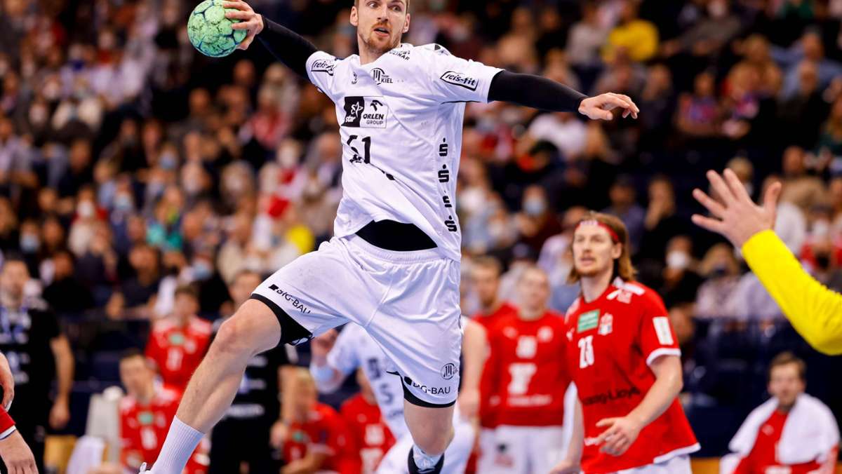  Hendrik Pekeler ist nicht der einzige Handballer, der auf eine Teilnahme an der EM im Januar verzichtet. Vor dem Spiel mit dem THW Kiel gegen den TVB Stuttgart spricht der Kreisläufer über Identifikation, Beleidigungen im Netz und seine Ziele. 