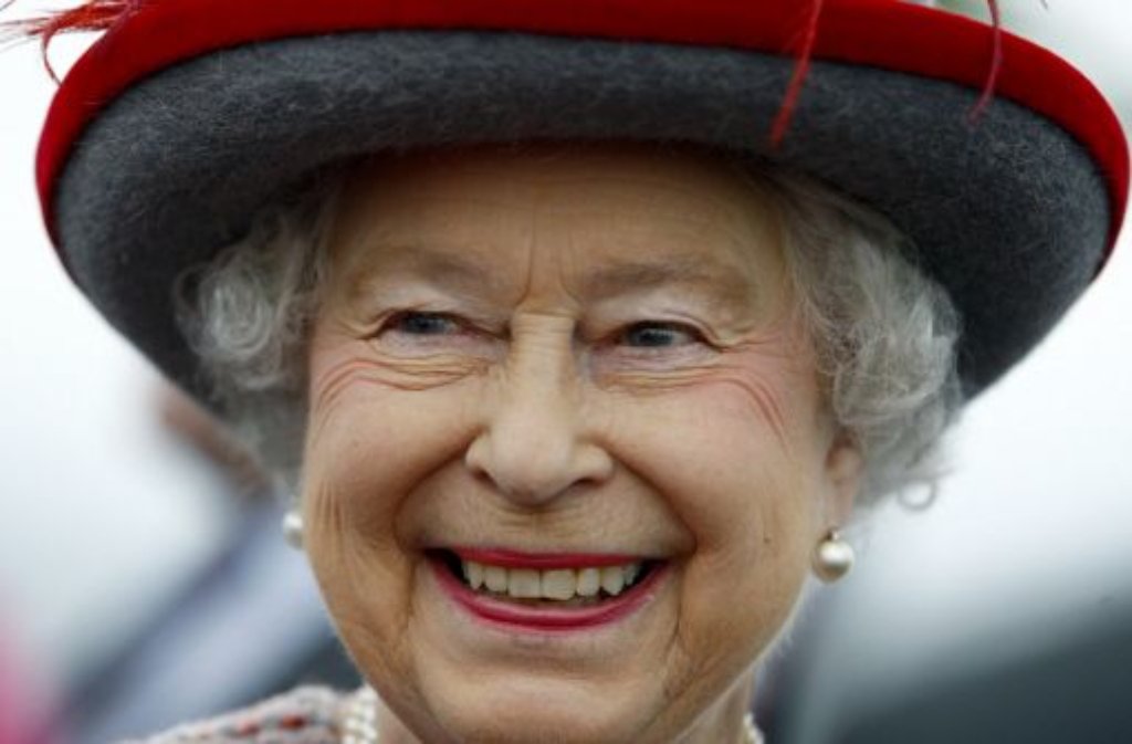 Queen Elizabeth II. - die kleine Frau mit den markanten Hüten ist in Großbritannien so etwas wie der Fels in der Brandung. Am 21. April wird sie 85 Jahre alt.