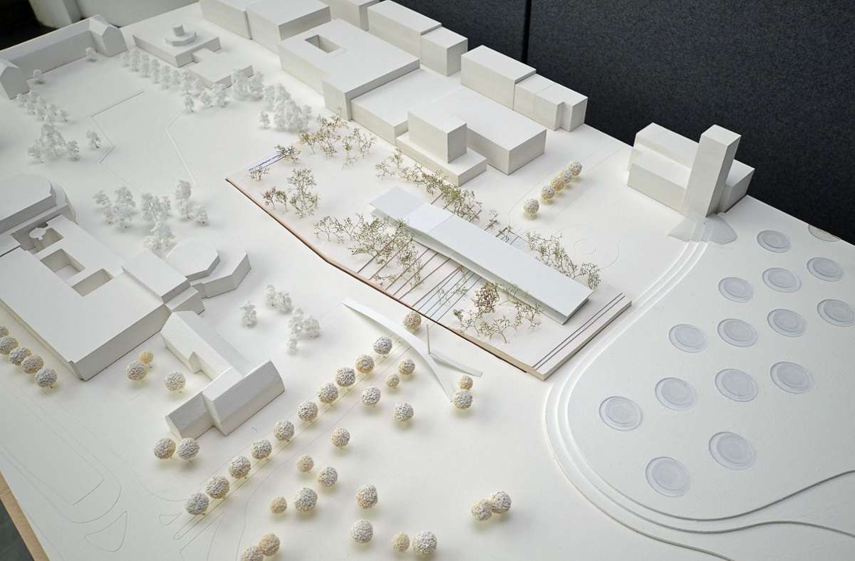 Auf dem Modell wird deutlich, wie der Entwurf von Nils Frank beide Schlossgarten-Areale über die Schillerstraße hinweg miteinander verknüpft.