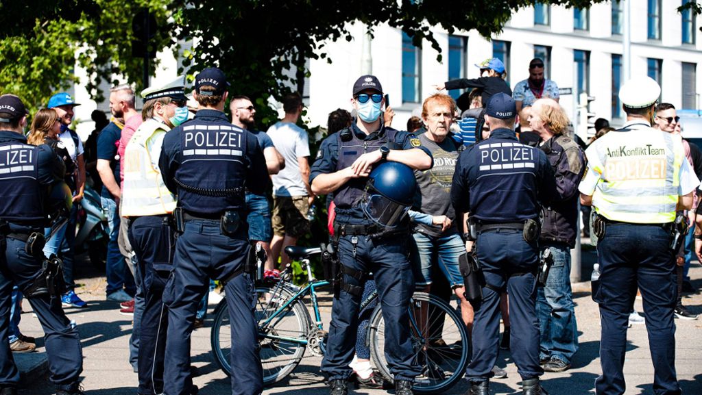 Angriff nach Corona-Protest in Stuttgart: Der Zustand des Opfers ist weiterhin  kritisch