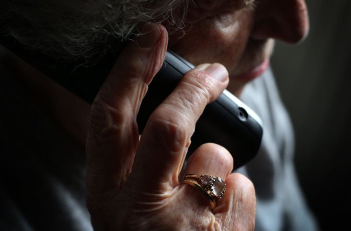 Seniorin erhält Schockanruf: Betrüger erbeuten in Esslingen Bargeld