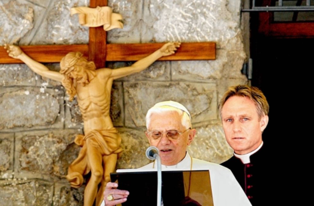 ... und an der Seite seines Chefs Papst Benedikt XVI.