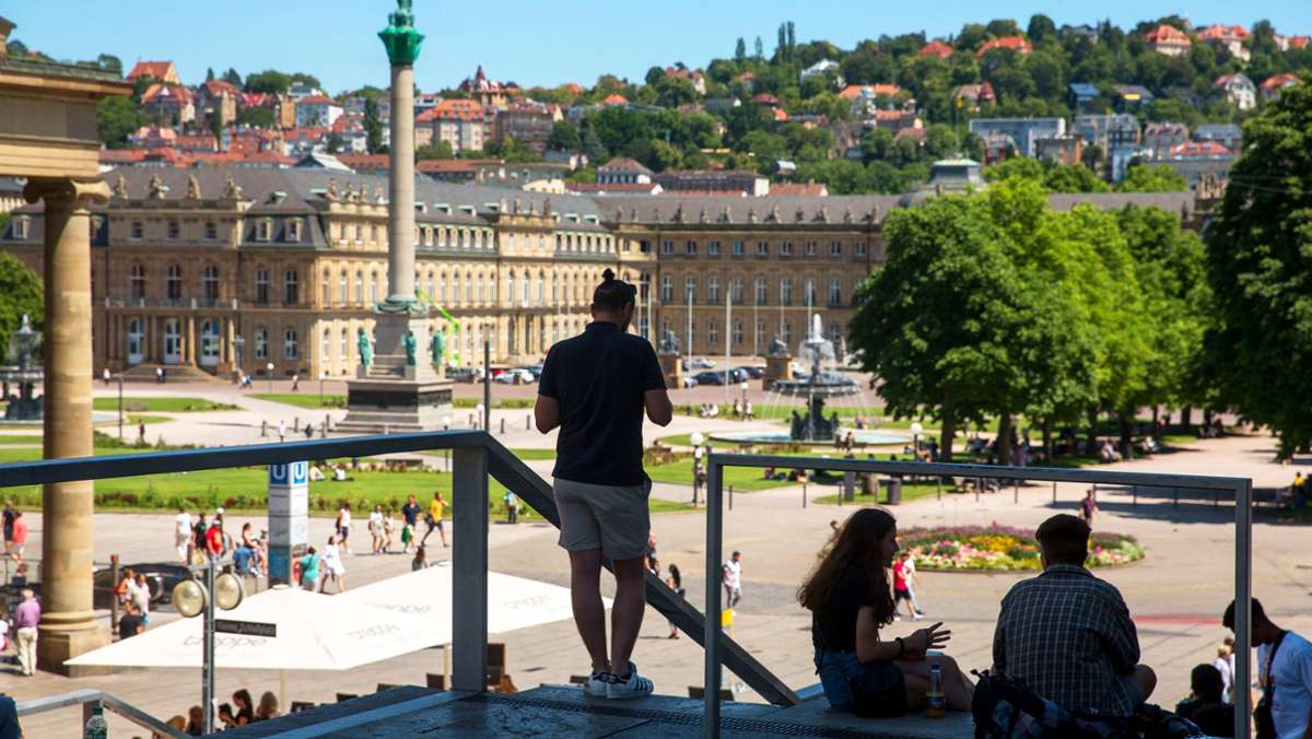  Stadt, Handel, Polizei und Jugendhilfe sollen die Stadt jugendgerecht machen, von einer Jugendstudie erhofft man sich mehr Fakten zum Thema Aufwachsen in Stuttgart. 