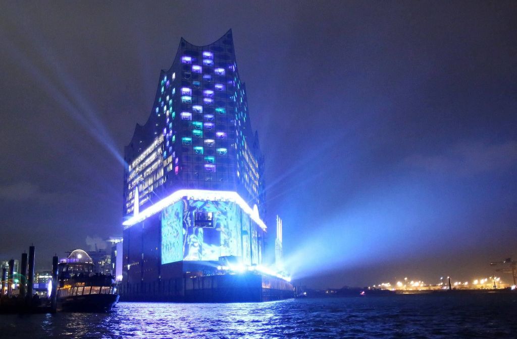 Januar: Was lange währt . . . – In Hamburg wird mit einem Konzert des NDR-Elbphilharmonie-Orchesters die Elbphilharmonie in der Hamburger HafenCity eröffnet. Der neue Prunkbau wurde im Oktober 2016 nach neunjähriger Bauzeit für rund 789 Millionen Euro fertiggestellt.