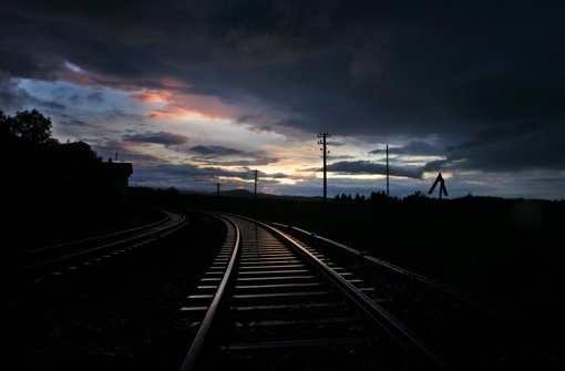 Nur ganz allmählich zeigt sich etwas Licht bei den Tarifverhandlungen der Bahn mit der Lokführergewerkschaft  GDL und der Konkurrenzorganisation EVG. Foto: dpa