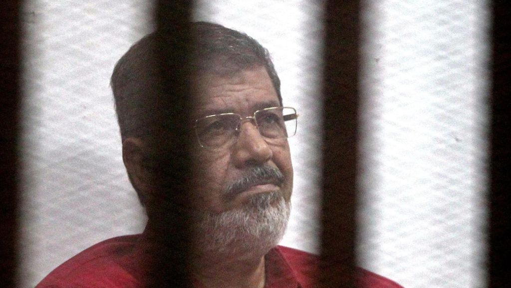  Sicherheitskreisen zufolge ist Agyptens Ex-Präsident bei einer Gerichtsanhörung zusammengebrochen. Er starb demnach kurze Zeit später in einem Krankenhaus. 