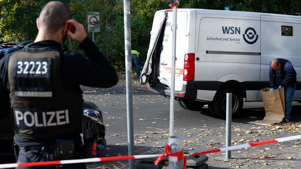 Mitten in Berlin: Maskierte überfallen Geldtransporter nahe Alexanderplatz
