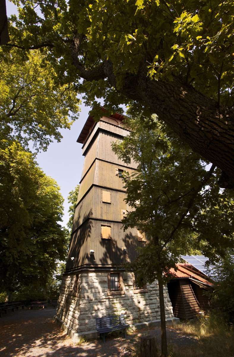 Der Eselsburg-Turm des Schwäbischen Albvereins in Vaihingen-Ensingen ist ein beliebtes Ausflugsziel. Sonn- und feiertags ist er bewirtschaftet, bestiegen werden kann der Turm aktuell wegen der Corona-Pandemie nicht.