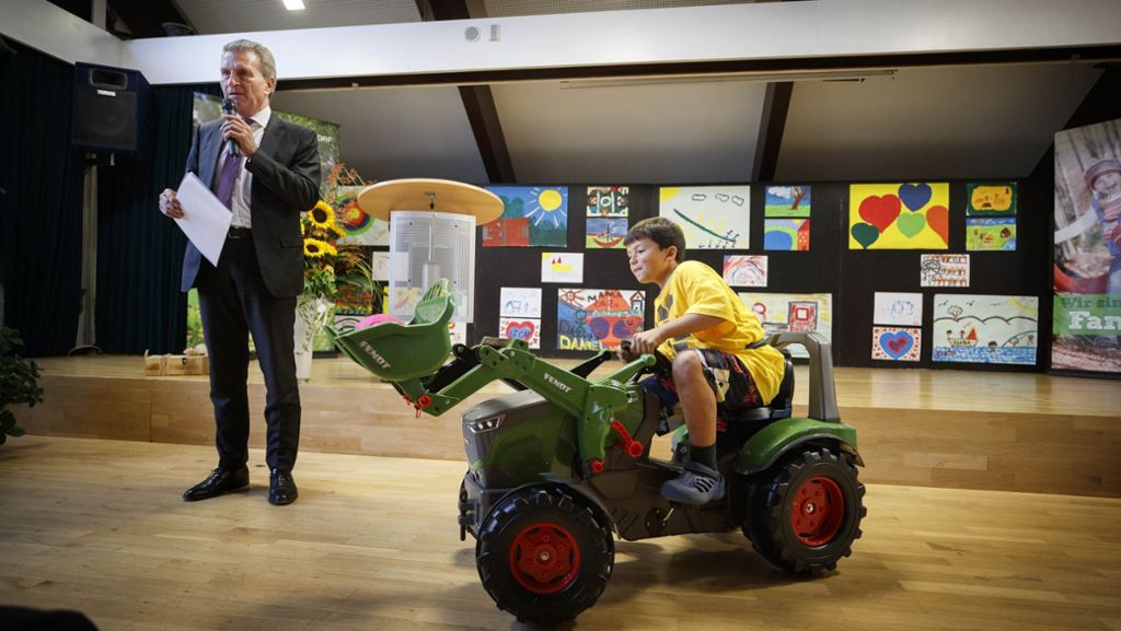 Günther Oettinger im SOS-Kinderdorf: Der neue Botschafter ist ein begeisterter Flipperspieler