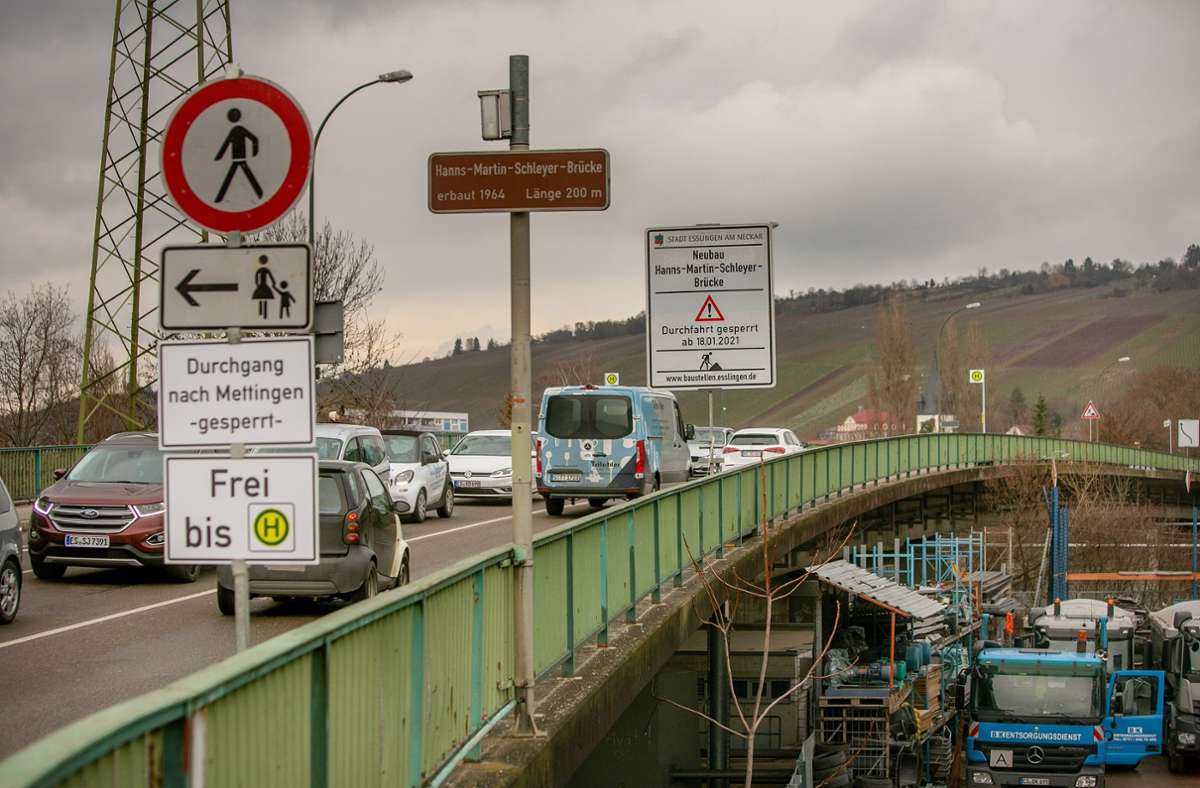 Die Brücke ist die wichtigste Verbindung zwischen den Stadtteilen Mettingen und Brühl/Weil.