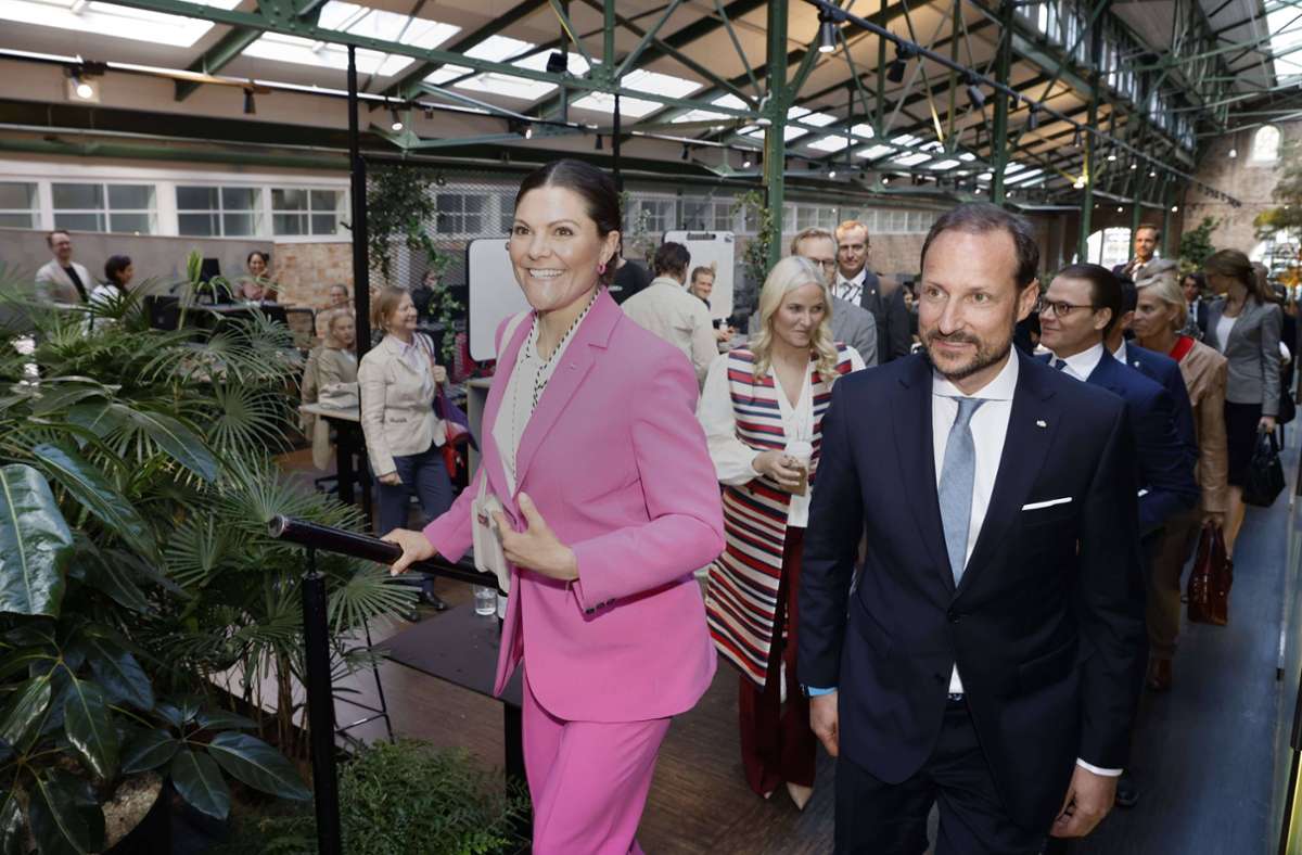 Schwedens Kronprinzessin Victoria trug knalliges Pink, ...