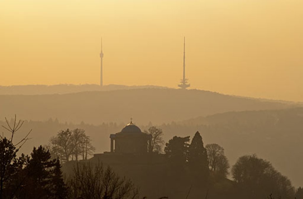 Alt trifft neu: Dieses Foto, mit der Grabkapelle auf dem Württemberg im Vorder- und dem Fernsehturm im Hintergrund, hat Roland Bönninger in Stuttgart-Rotenberg aufgenommen.