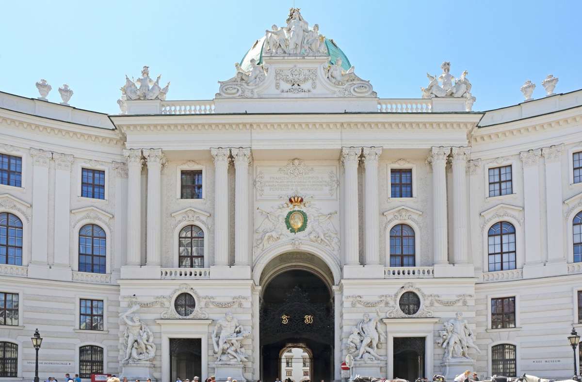 Wien als Hauptstadt der Donaumonarchie war der Hauptwohnsitz von Kaiserin Elisabeth. Heute kann man ihre Wohnräume in der Wiener Hofburg besichtigen.