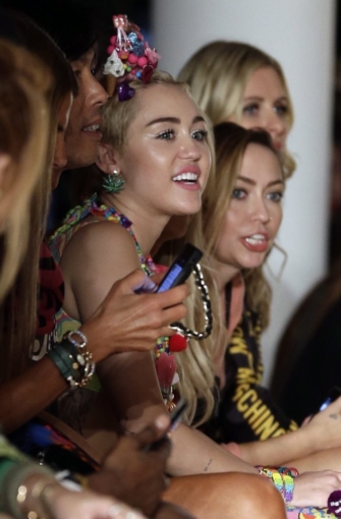Miley Cyrus bei der Modenschau von Jeremy Scott