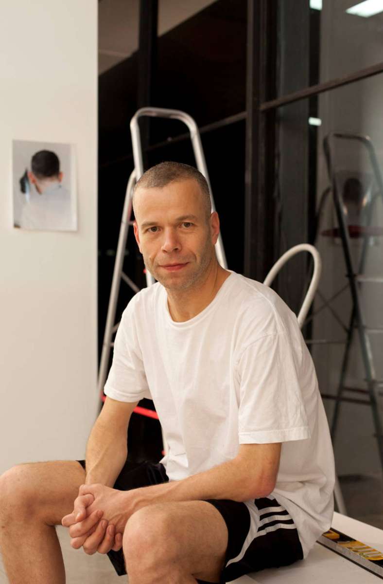 Wolfgang Tillmans, 1968 in Remscheid, Nordrhein-Westfalen, geboren, hat mehrere Preise erhalten, darunter den Turner-Preis, den Hasselblad Award und das Bundesverdienstkreuz.