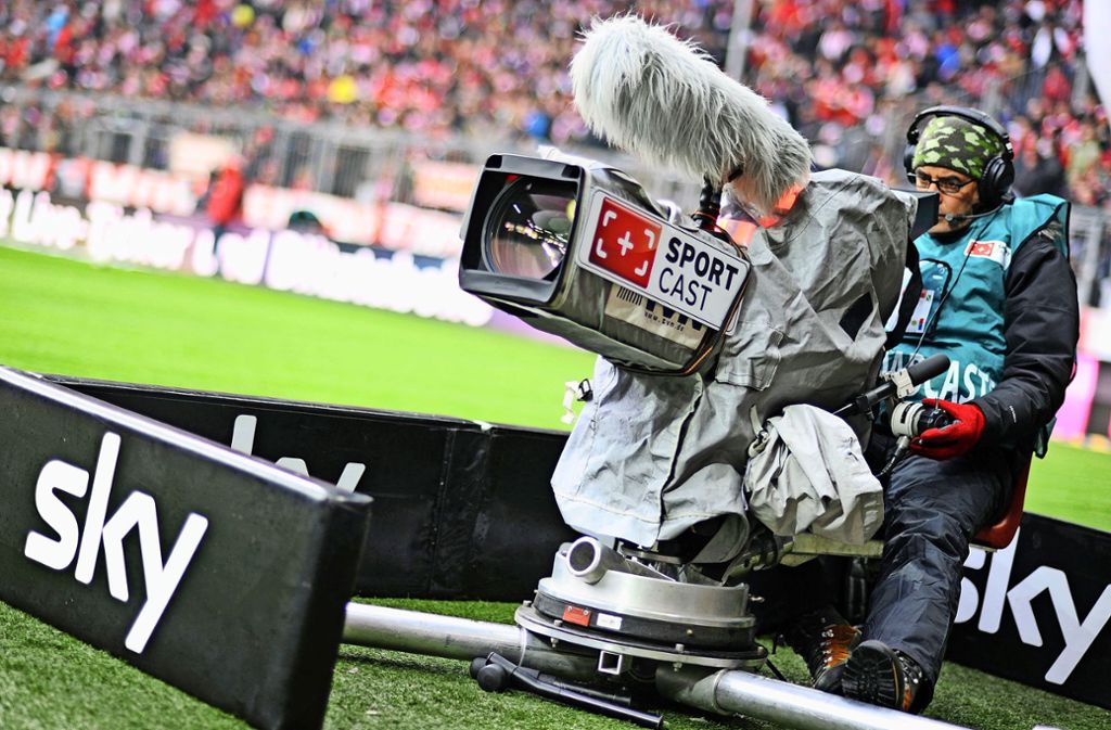 Sky oder DAZN? Die beiden Sender teilen sich die Live-Übertragungsrechte für die Bundesliga.