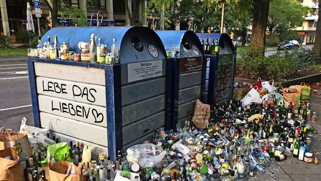 Müll in Stuttgart: Glascontainer quellen über