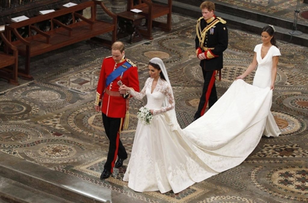 Es war die Traumhochzeit schlechthin: Am 29. April 2011 geben sich Prinz William und Kate Middleton vor den Augen der ganzen Welt das Ja-Wort. Damals kennen sich schon seit gut zehn Jahren. Klicken Sie sich durch die Bildergalerie zu dieser royalen Liebe.