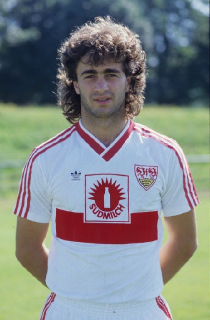 1987 wechselt er zum VfB Stuttgart.