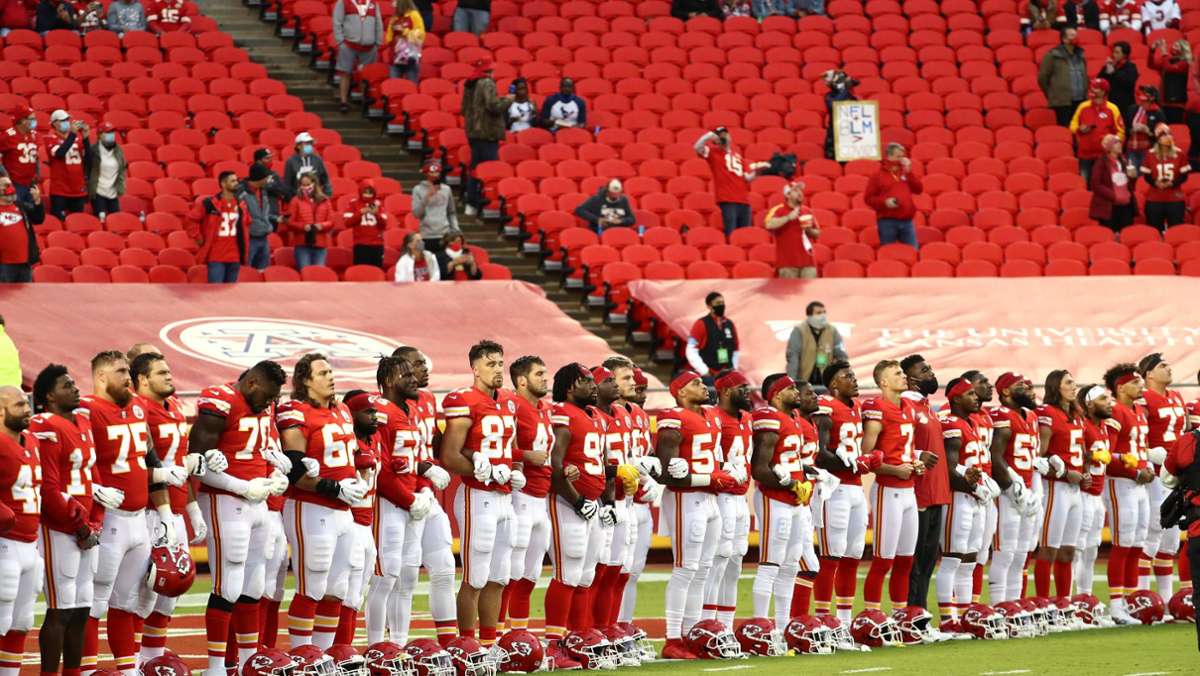 Kansas City Chiefs gegen Houston Texans: NFL-Fans buhen Spieler für Anti-Rassismus-Gesten aus