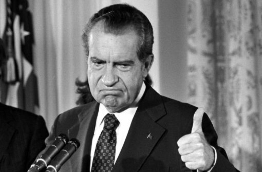 Ein Comeback des ersten und bisher einzigen Präsidenten in der Geschichte der USA, der vor Ablauf seiner Amtszeit seinen Hut nehmen musste? Für viele Amerikaner eine Horrorvorstellung. Glück für sie, dass Richard Nixon gar keine Rückkehr in die Politik plante - es handelte sich nur um den Aprilscherz eines Radiosenders.