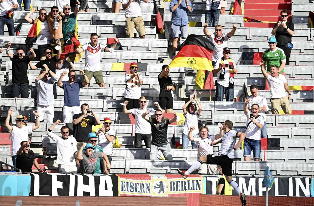 Wie schon beim ersten Spiel der deutschen Fußball-Nationalmannschaft verfolgten Tausende Zuschauer die Partie gegen Portugal am Samstag ohne Maske.