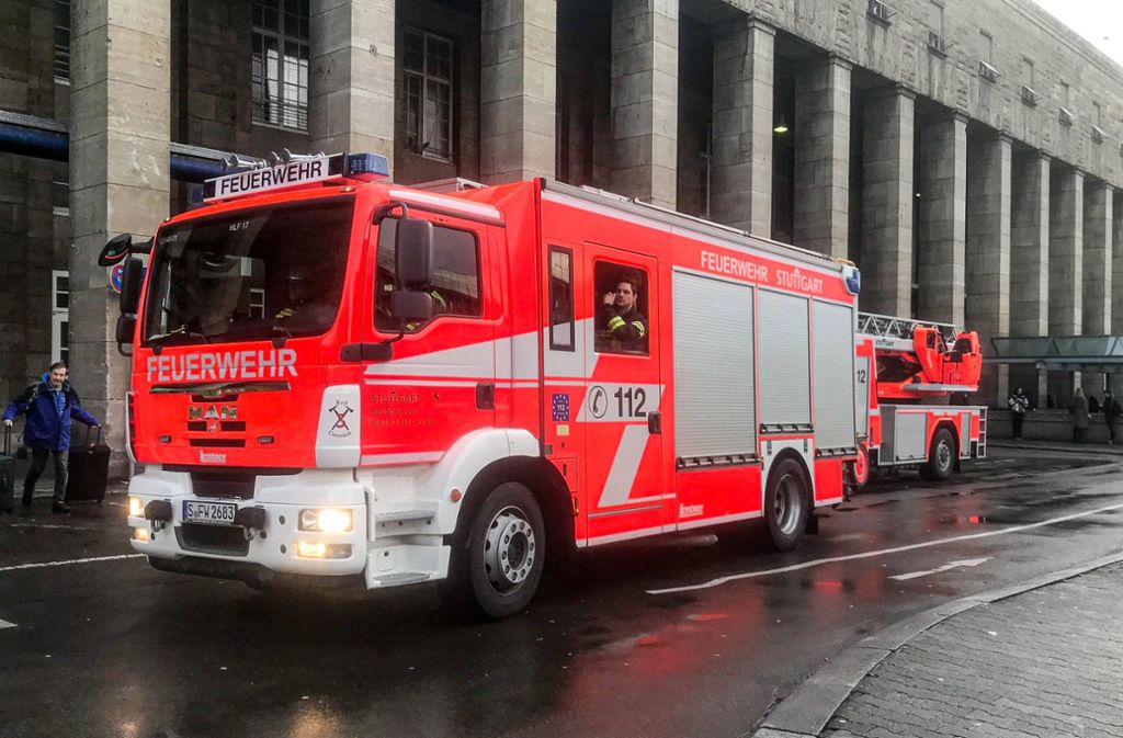 Die Feuerwehr war mit drei Löschzügen zum Hauptbahnhof ausgerückt, um die Ursache zu finden.
