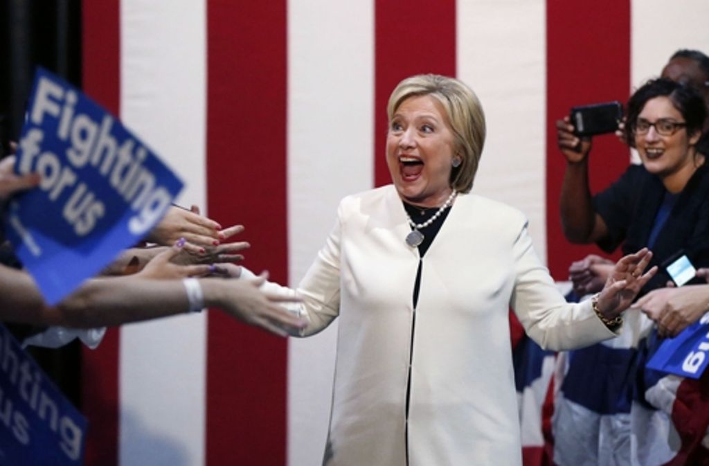 Während Hillary in Miami ihr „Wooooow“-Gesicht aufsetzt, ...