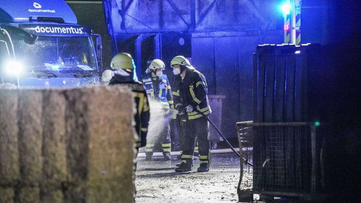  Erst vor einer guten Woche war die Feuerwehr zu dem Waiblinger Entsorgungsunternehmen im Industriegebiet Eisental ausgerückt – am Donnerstagabend folgte schon der nächste Einsatz. 