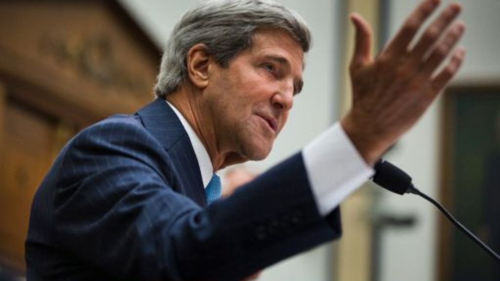  Im Nahost-Konflikt hat US-Außenminister John Kerry nun einen konkreten Vorschlag für eine Waffenruhe vorgelegt. Sein Plan beinhaltet eine einwöchige Feuerpause, in der unter ägyptischer Führung intensive Friedensgespräche geführt werden sollen. 