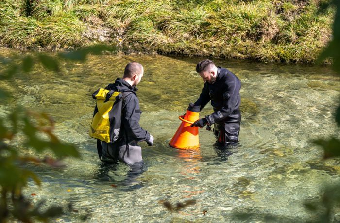 Aschau im Chiemgau: 23-Jährige nach Clubbesuch getötet –  Taucher suchen Fluss ab