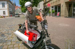 Platz für einen Bierkasten: Wie ein Esslinger Tüftler den Kofferraum fürs E-Moped erfand